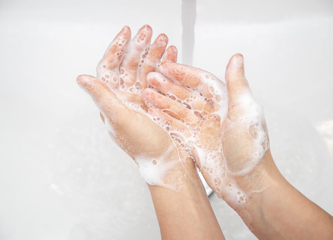 شستن دست ها از عادات بهداشت فردی که باید به کودکان آموزش داد